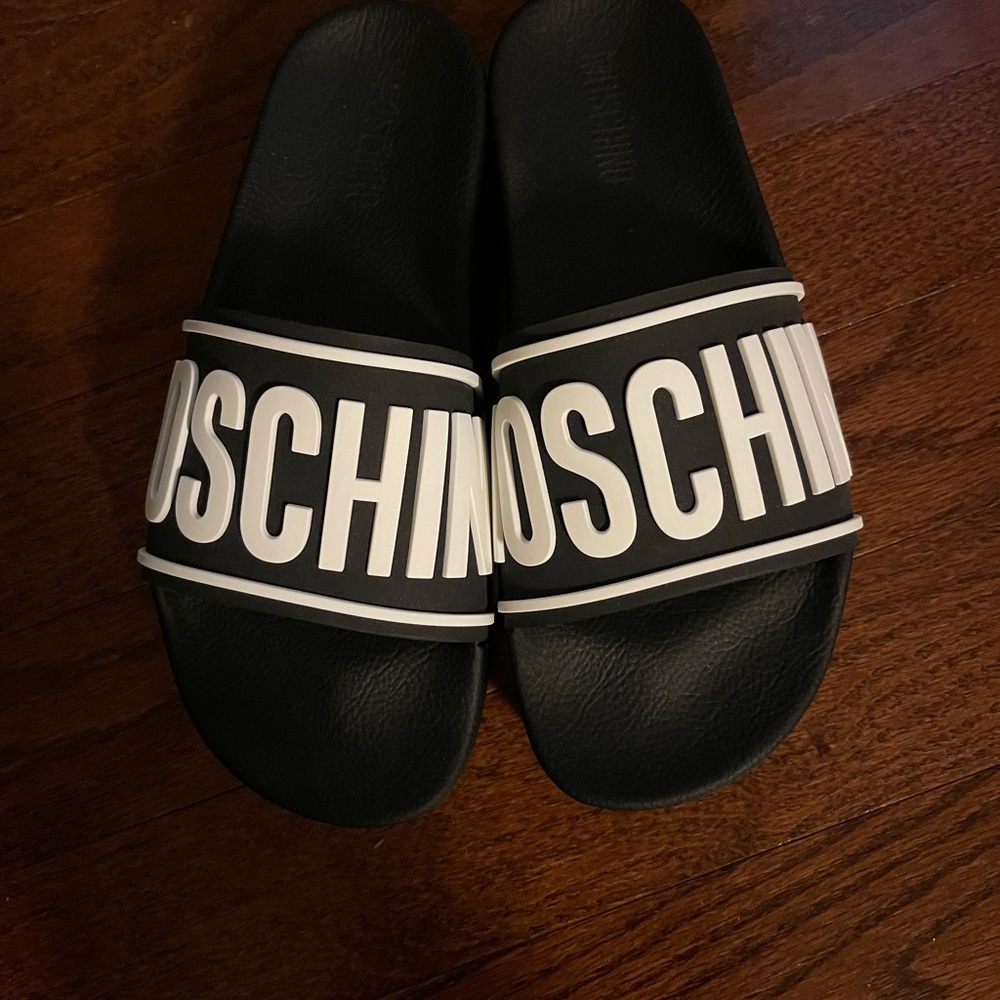 Moschino slides excellent condition